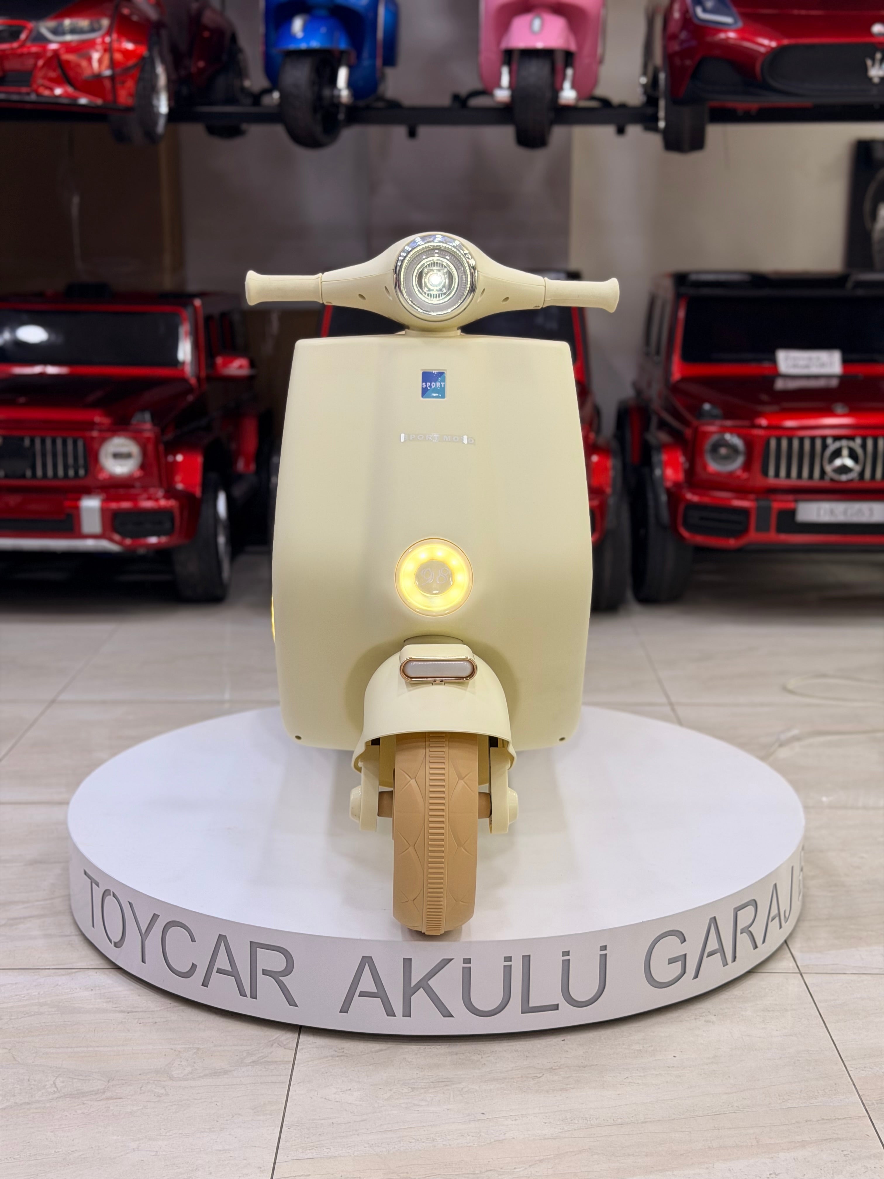 VESPA AKÜLÜ MOTOR 12W 3-9 YAŞ KREM