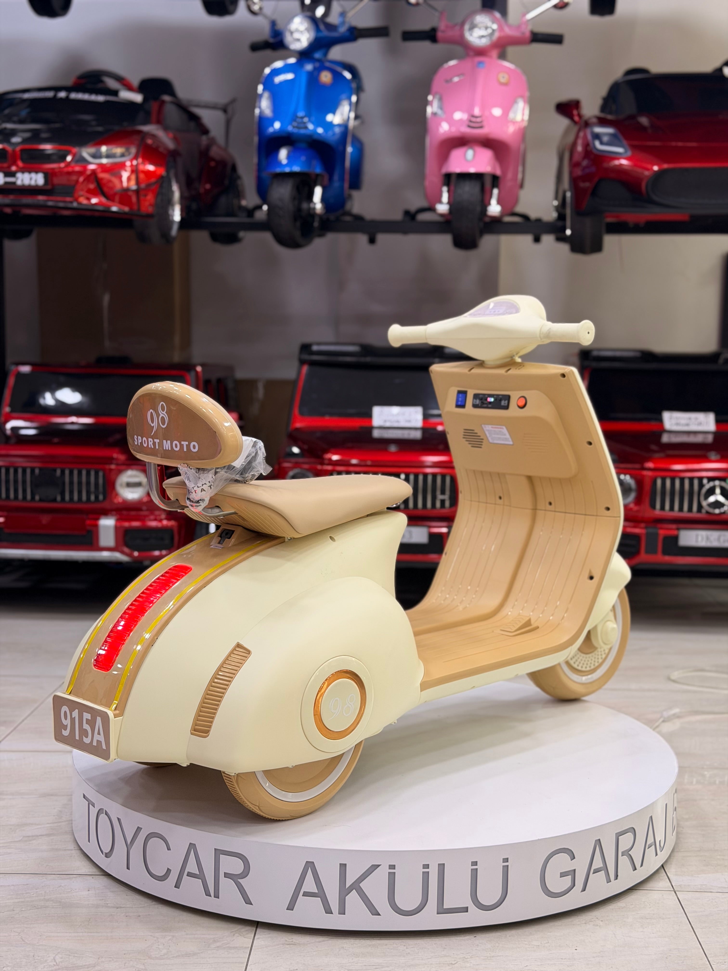 VESPA AKÜLÜ MOTOR 12W 3-9 YAŞ KREM