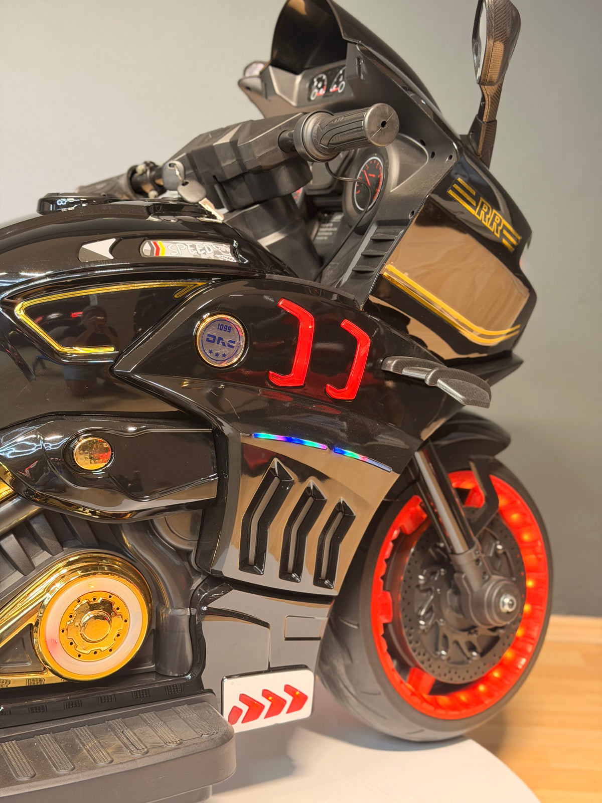 DEV AKÜLÜ MOTOR 12W 3-10 YAŞ SİYAH