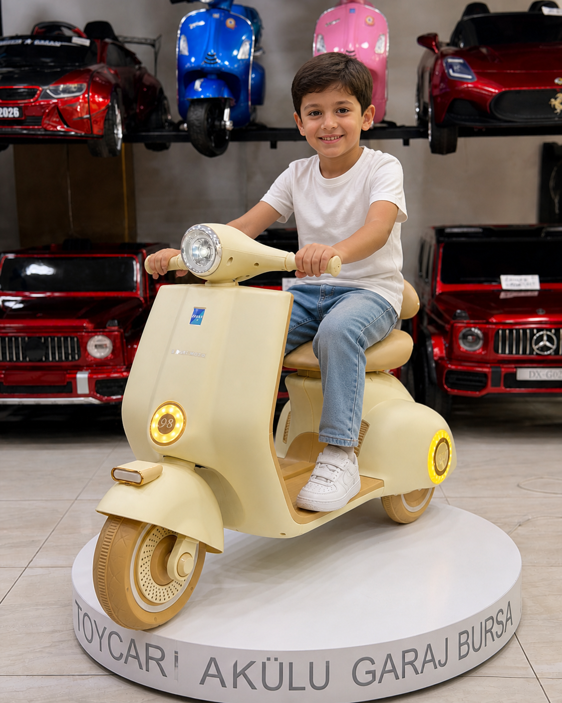 VESPA AKÜLÜ MOTOR 12W 3-9 YAŞ KREM