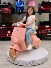 VESPA AKÜLÜ MOTOR 12W 3-9 YAŞ PEMBE