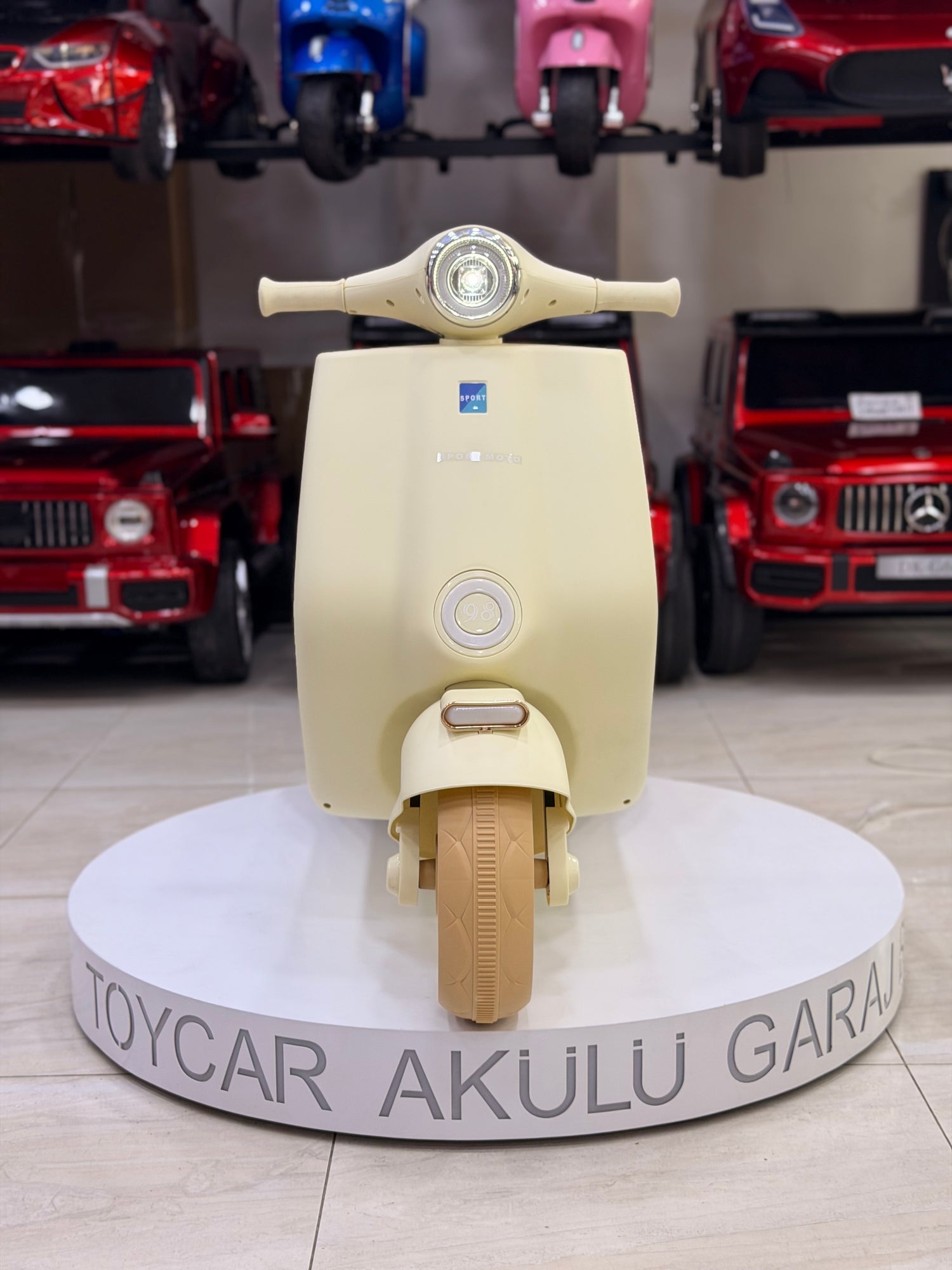 VESPA AKÜLÜ MOTOR 12W 3-9 YAŞ KREM