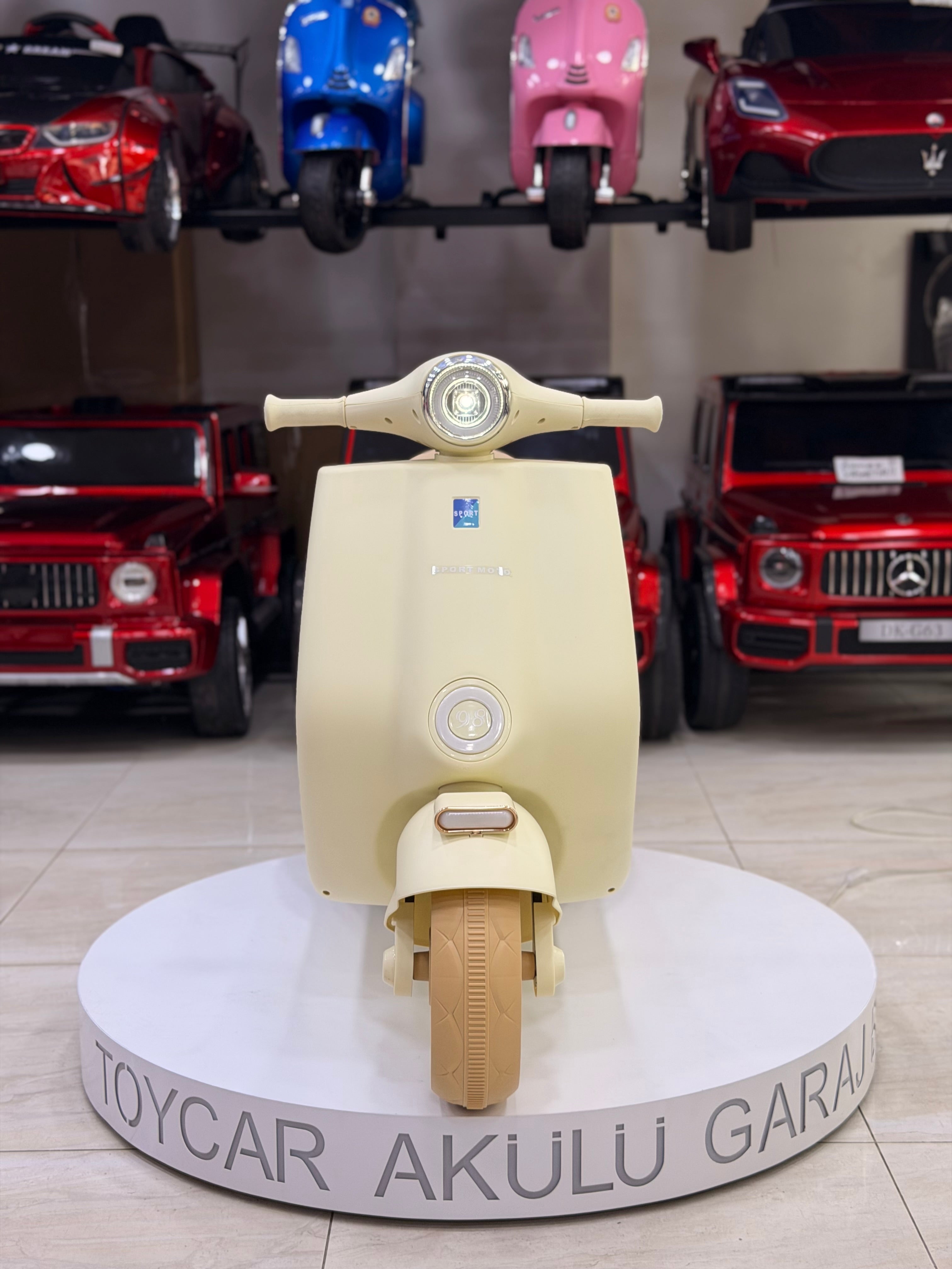 VESPA AKÜLÜ MOTOR 12W 3-9 YAŞ KREM