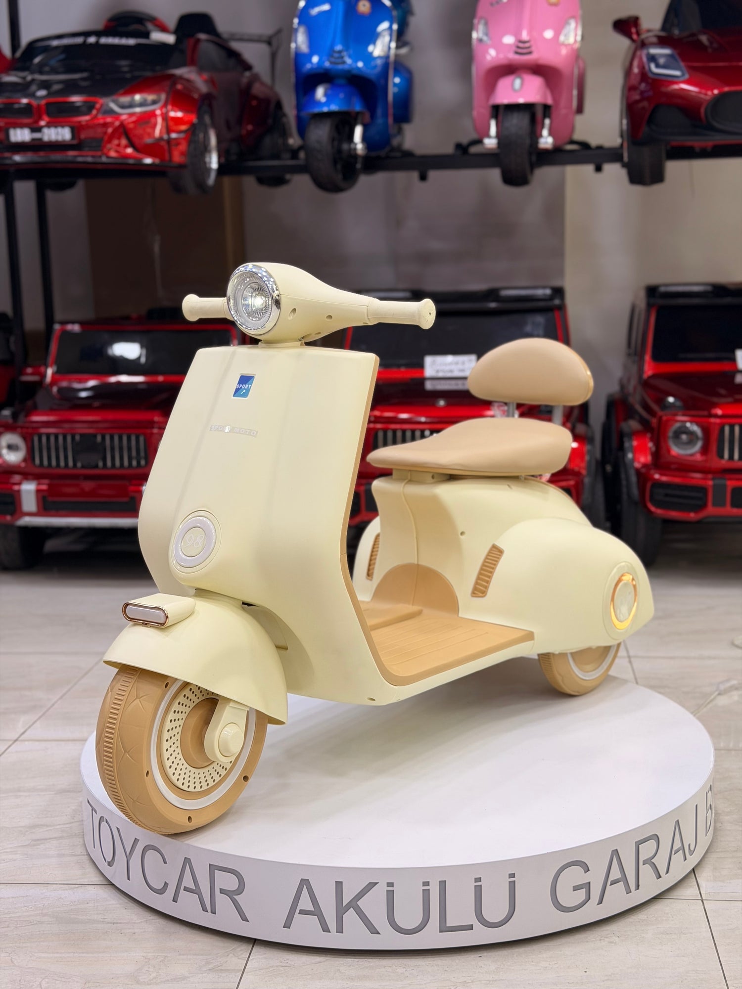 VESPA AKÜLÜ MOTOR 12W 3-9 YAŞ KREM