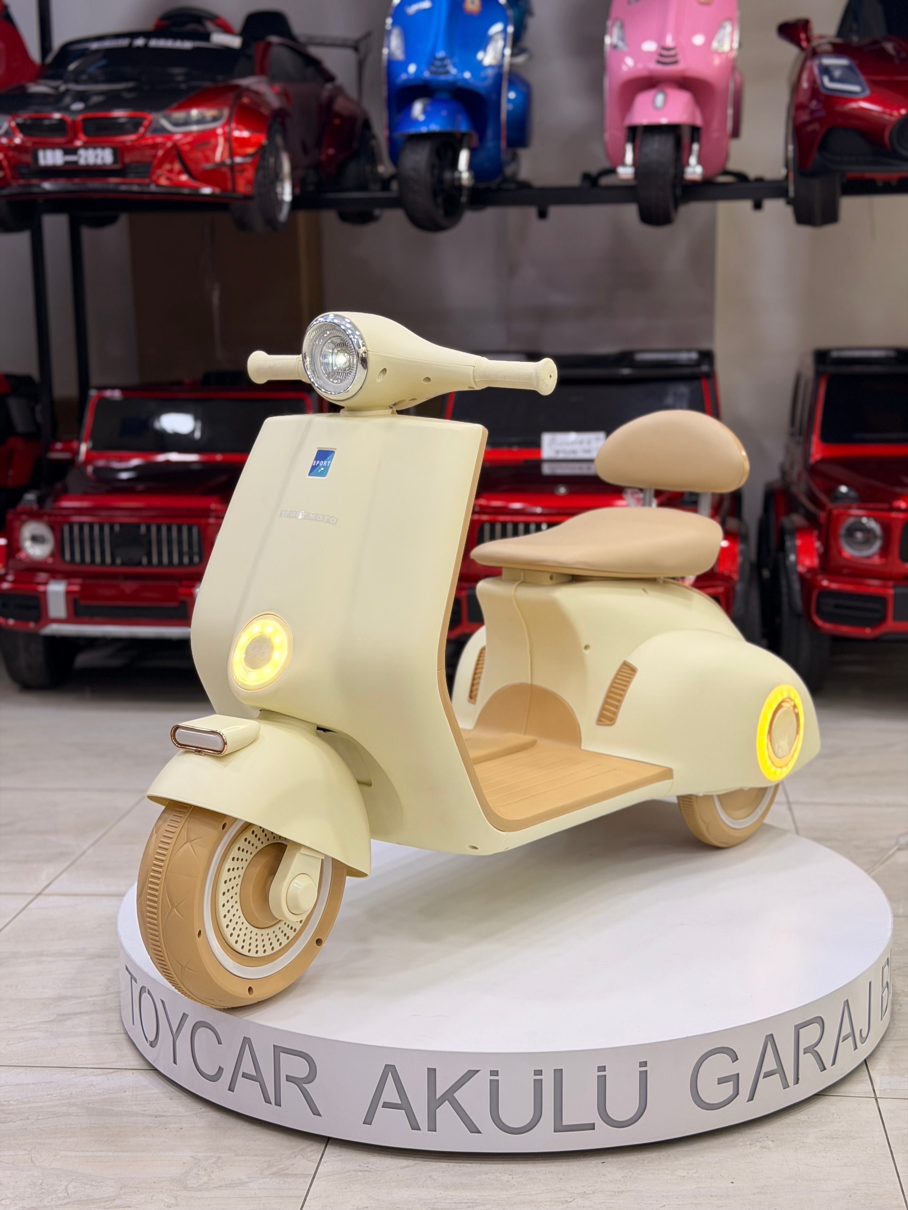 VESPA AKÜLÜ MOTOR 12W 3-9 YAŞ KREM