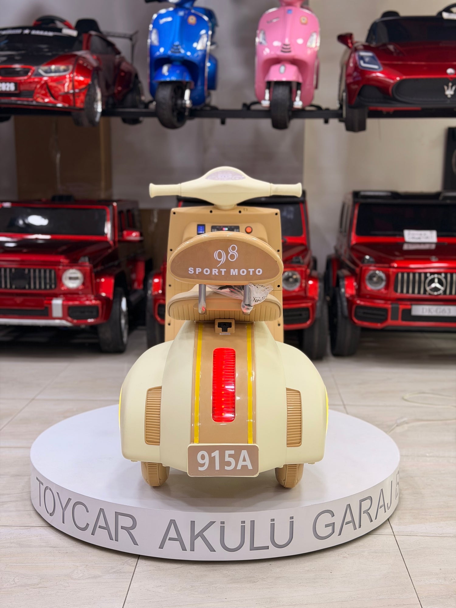 VESPA AKÜLÜ MOTOR 12W 3-9 YAŞ KREM