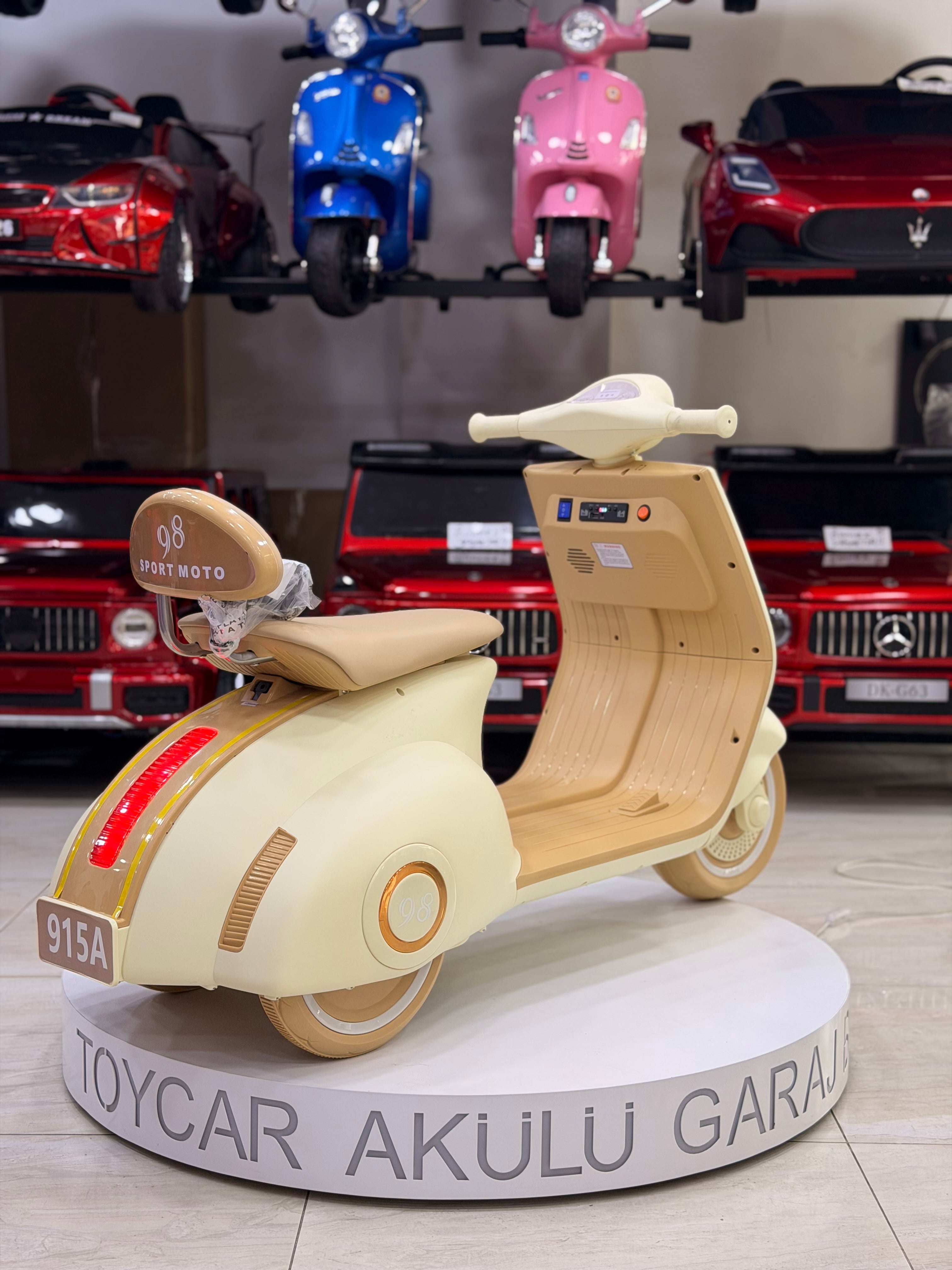VESPA AKÜLÜ MOTOR 12W 3-9 YAŞ KREM