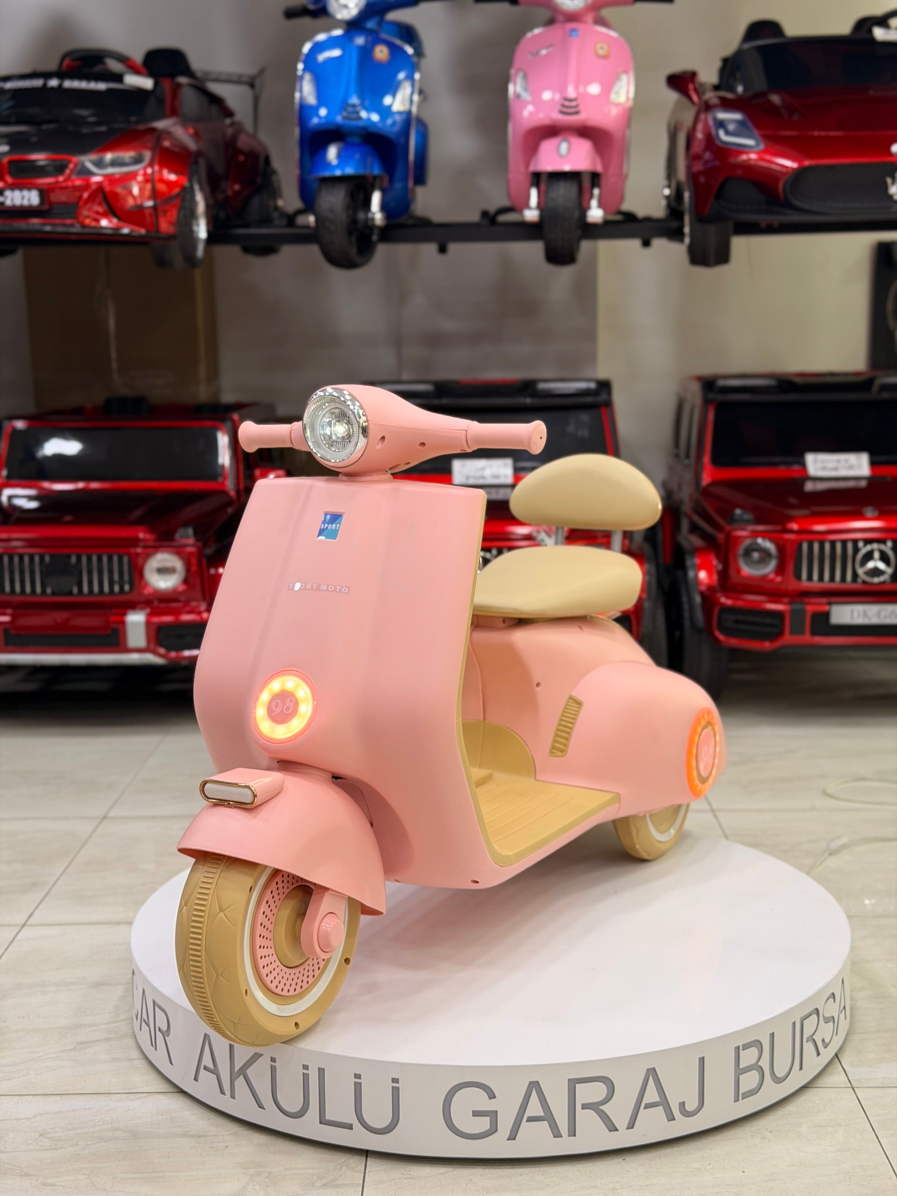 VESPA AKÜLÜ MOTOR 12W 3-9 YAŞ PEMBE