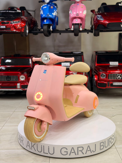 VESPA AKÜLÜ MOTOR 12W 3-9 YAŞ PEMBE