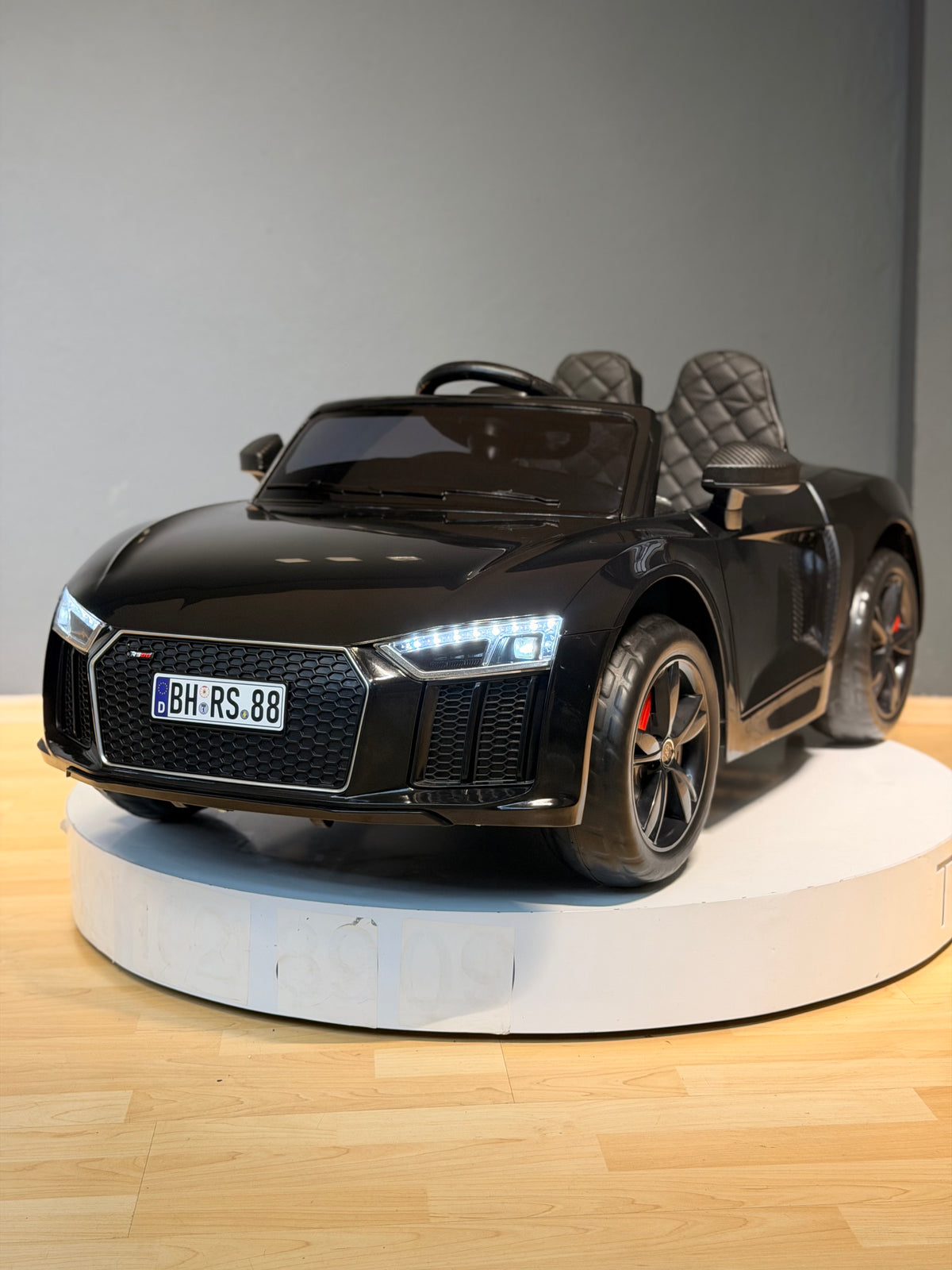 AUDİ AKÜLÜ ARABA EVA LASTİK 12W 0-6 YAŞ SİYAH