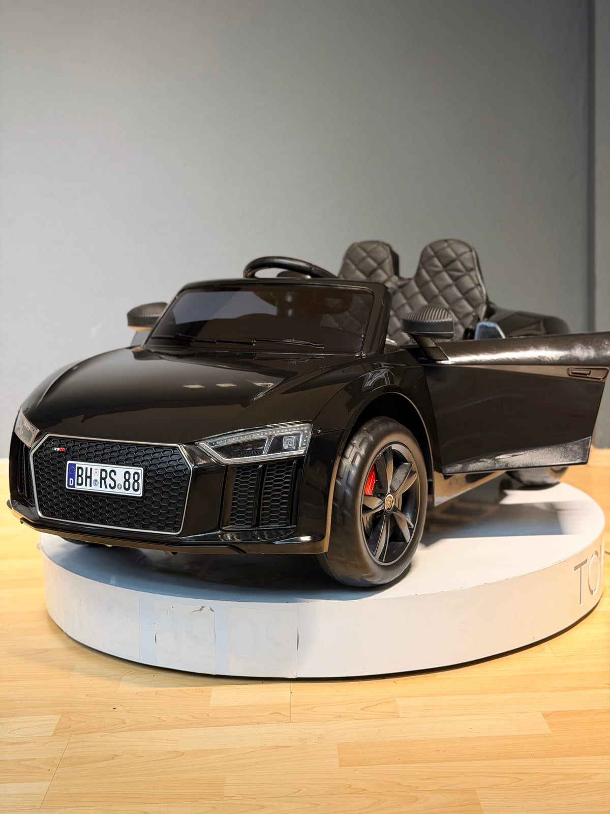 AUDİ AKÜLÜ ARABA EVA LASTİK 12W 0-6 YAŞ SİYAH