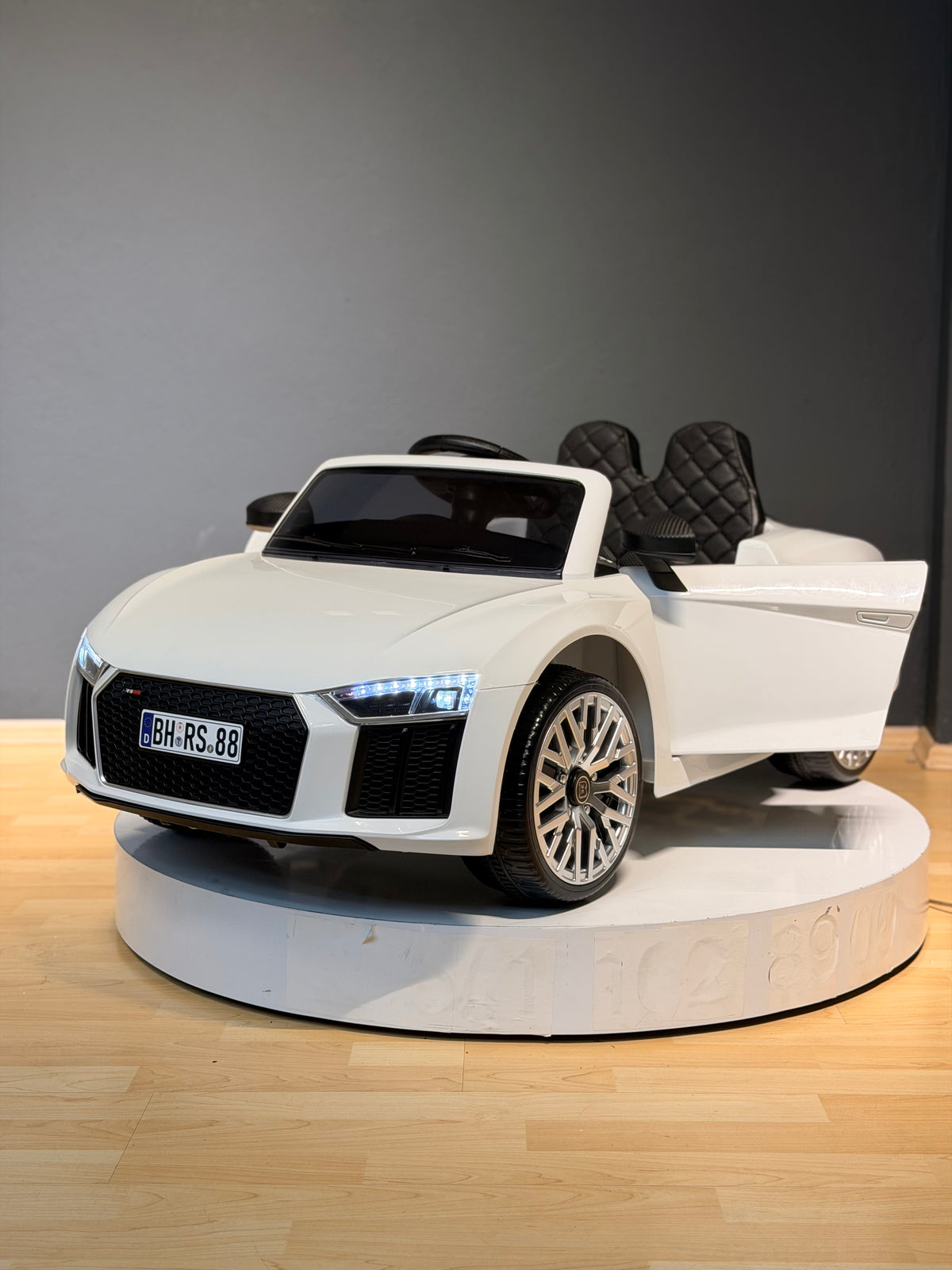 AUDİ AKÜLÜ ARABA 12W 0-6 YAŞ BEYAZ