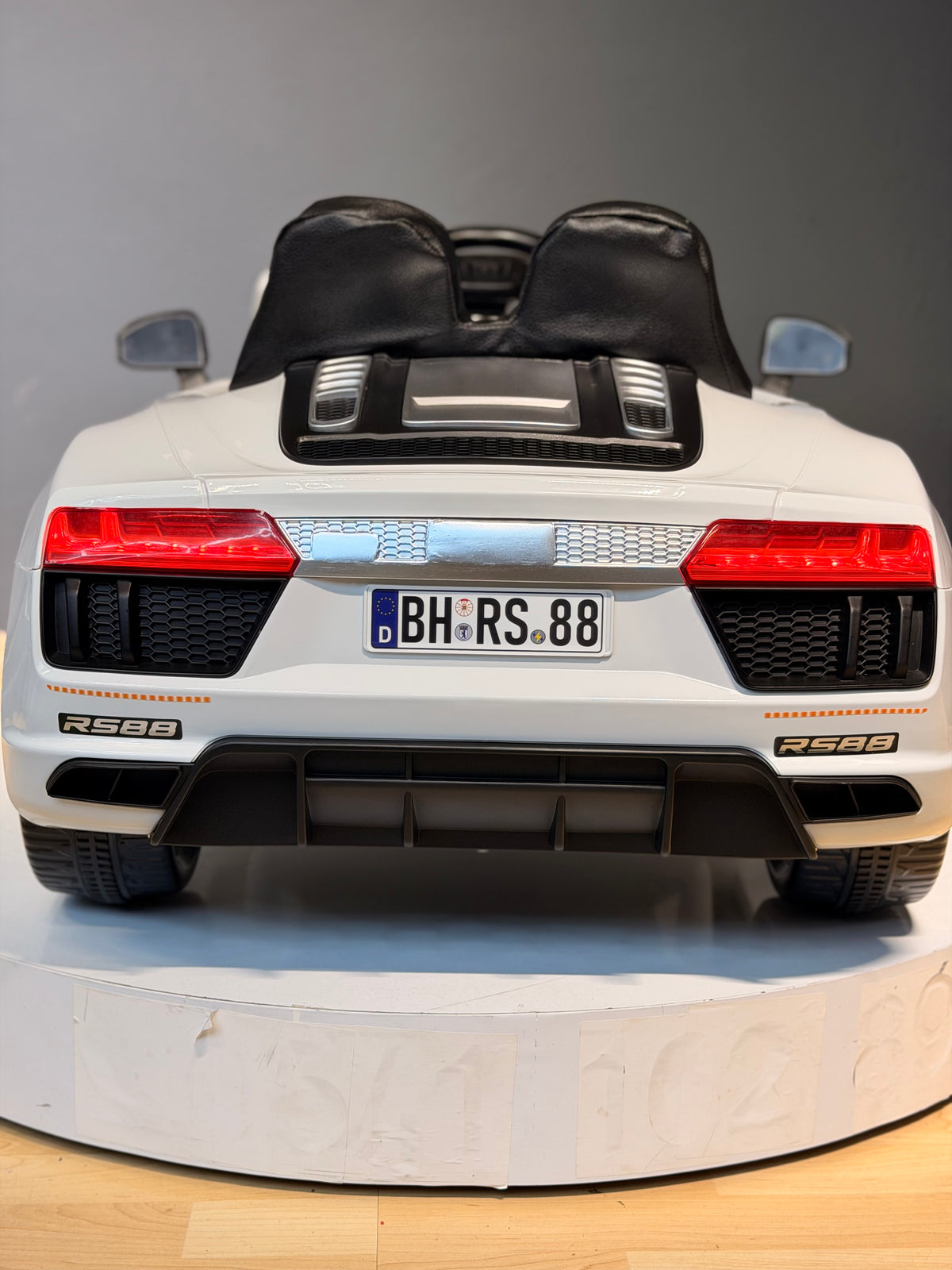 AUDİ AKÜLÜ ARABA 12W 0-6 YAŞ BEYAZ