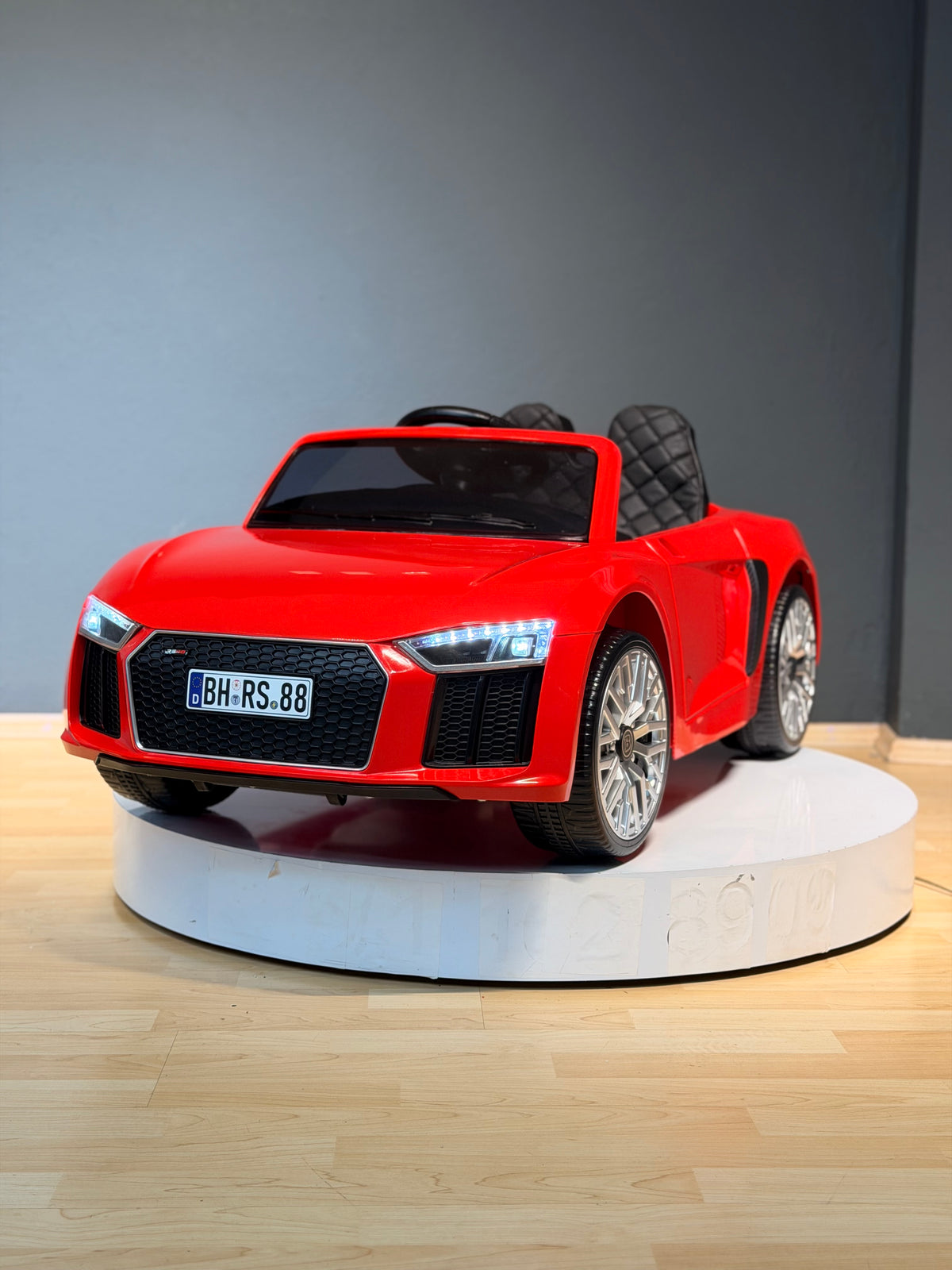 AUDİ AKÜLÜ ARABA 12W 0-6 YAŞ KIRMIZI