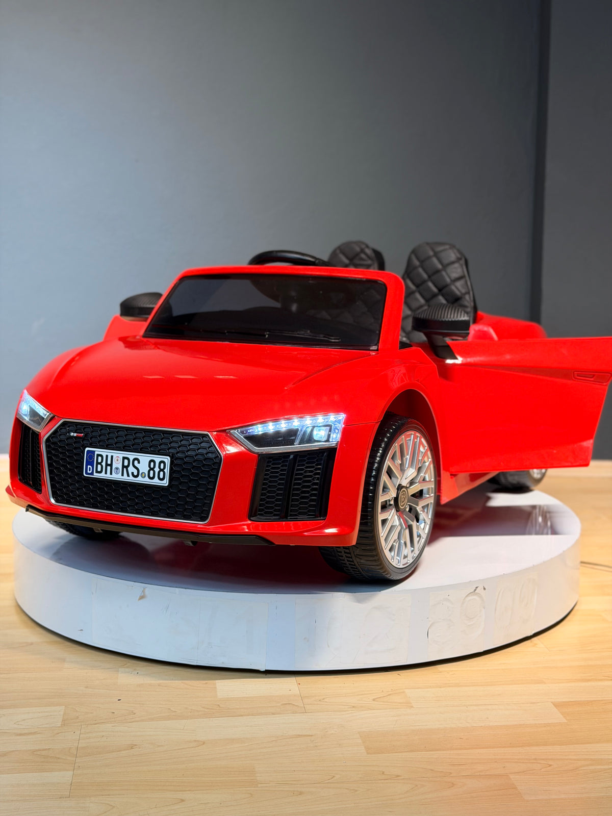 AUDİ AKÜLÜ ARABA 12W 0-6 YAŞ KIRMIZI