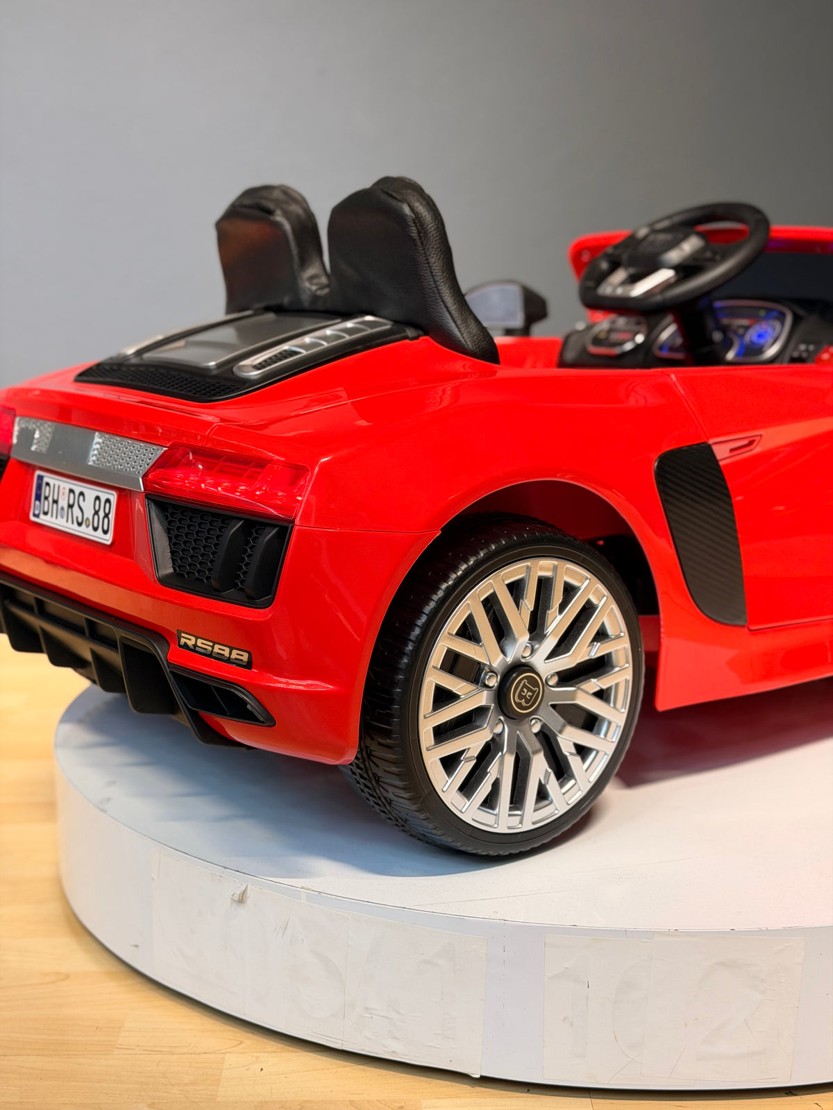 AUDİ AKÜLÜ ARABA 12W 0-6 YAŞ KIRMIZI
