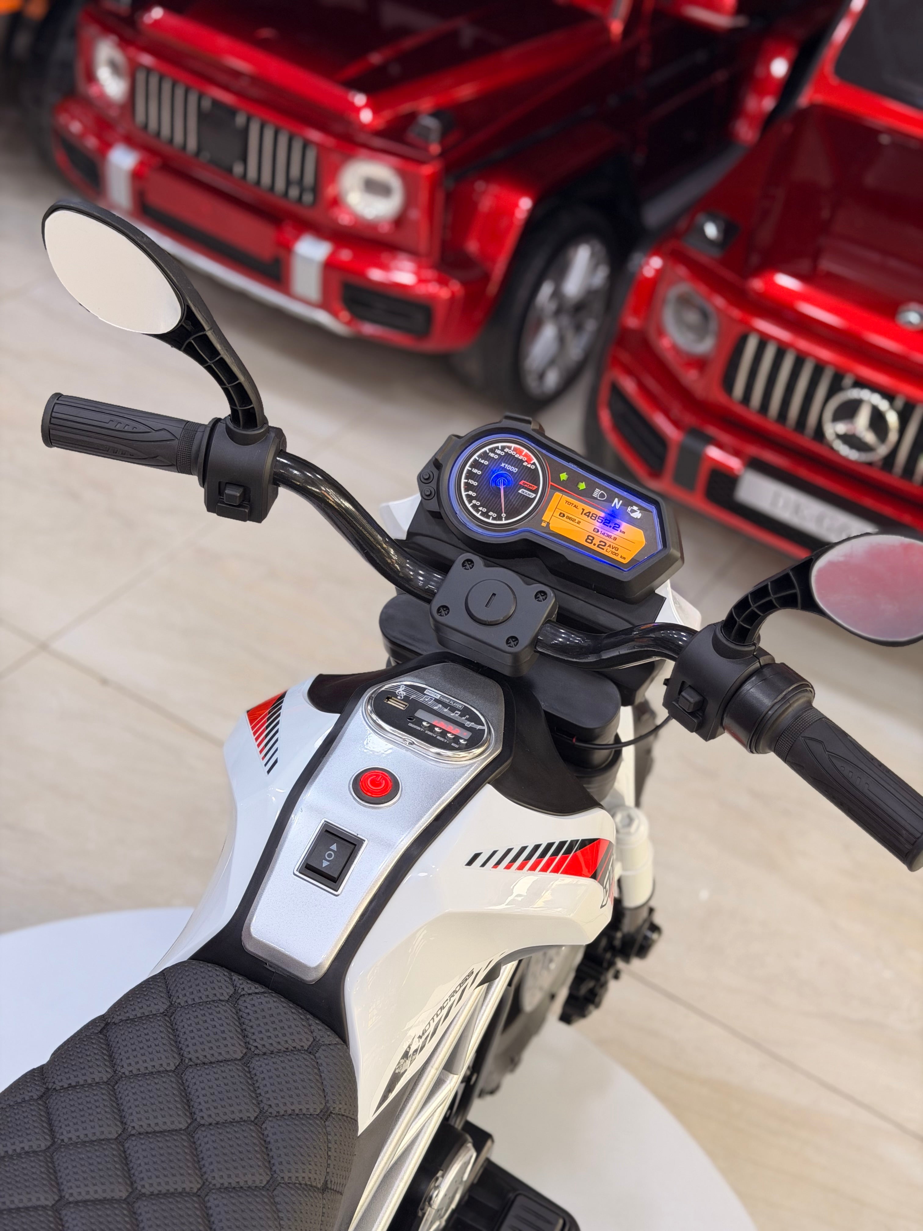 AKÜLÜ MOTOR 12W 3-9 YAŞ BEYAZ