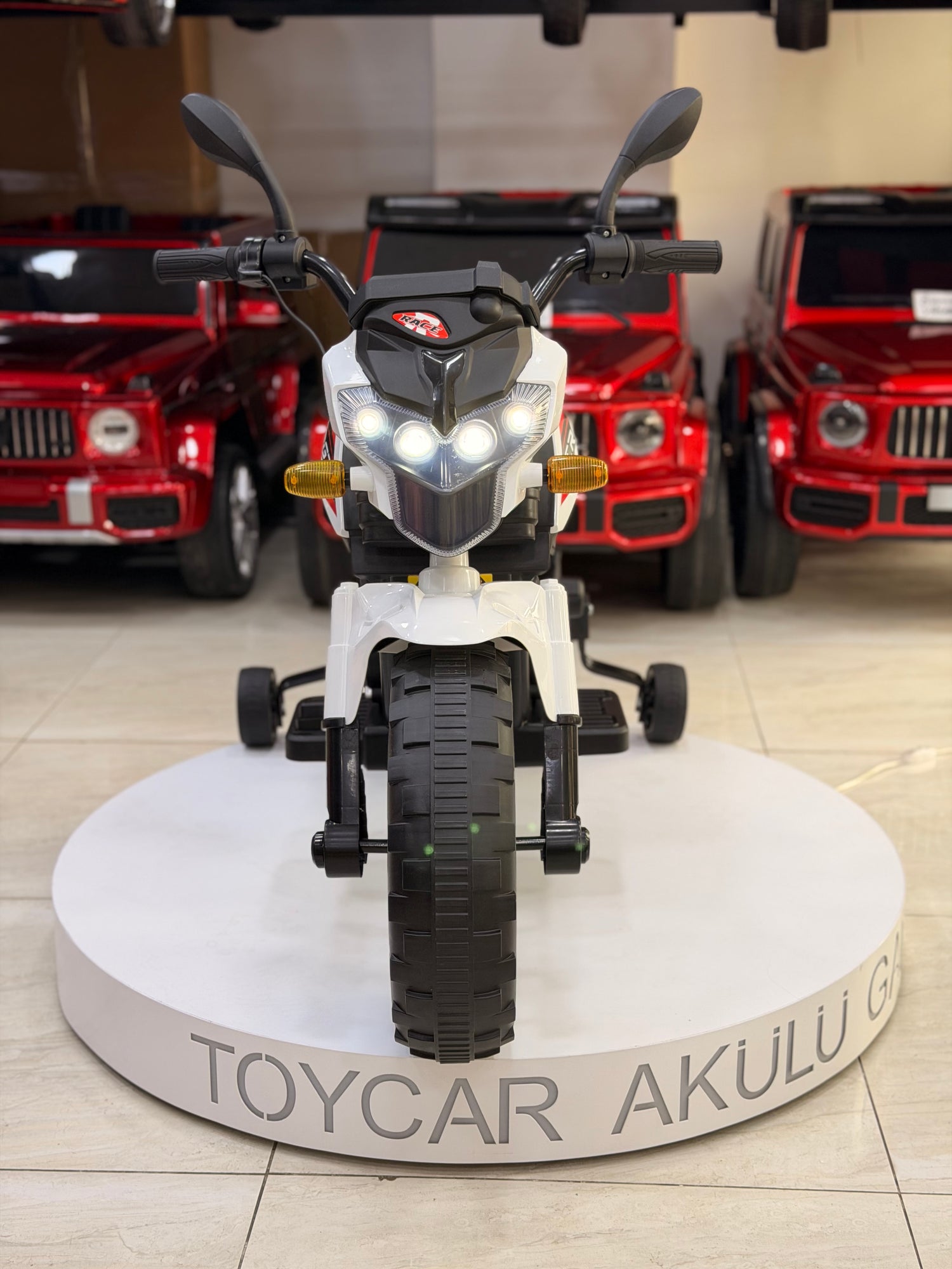 AKÜLÜ MOTOR 12W 3-9 YAŞ BEYAZ