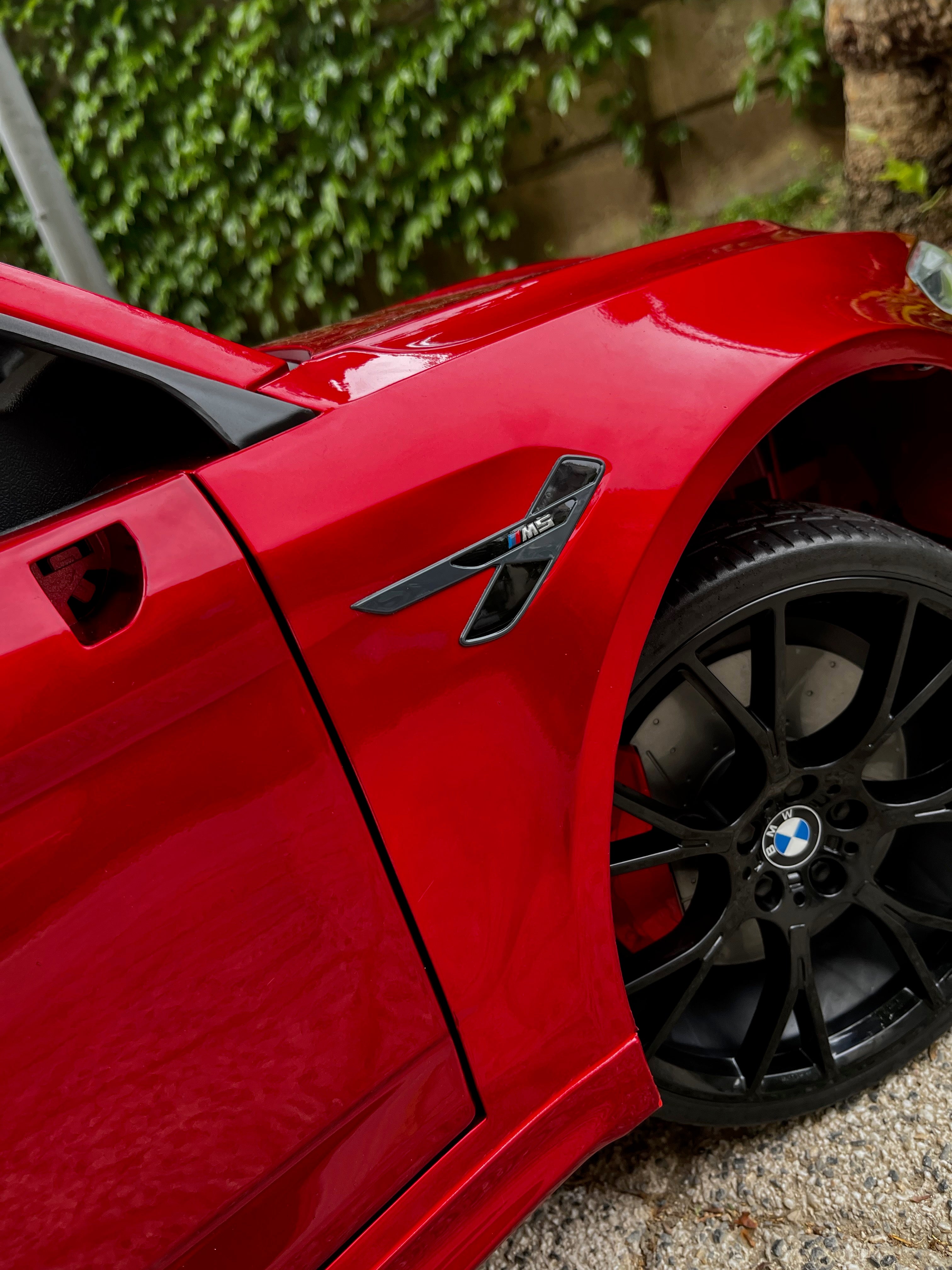 ORJİNAL LİSANSLI BMW M5  AKÜLÜ ARABA 24W 0-6 YAŞ BORDO