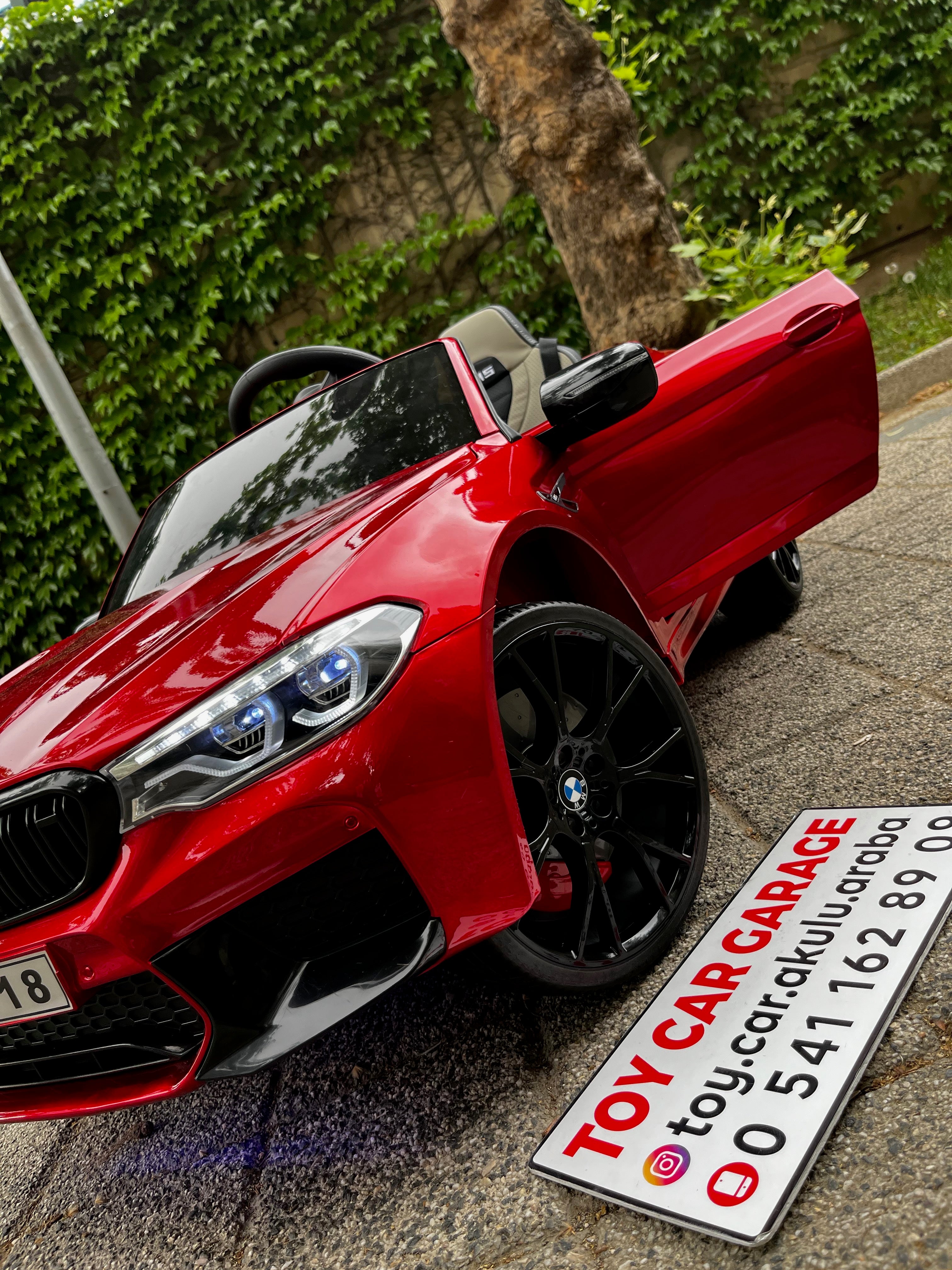 ORJİNAL LİSANSLI BMW M5  AKÜLÜ ARABA 24W 0-6 YAŞ BORDO