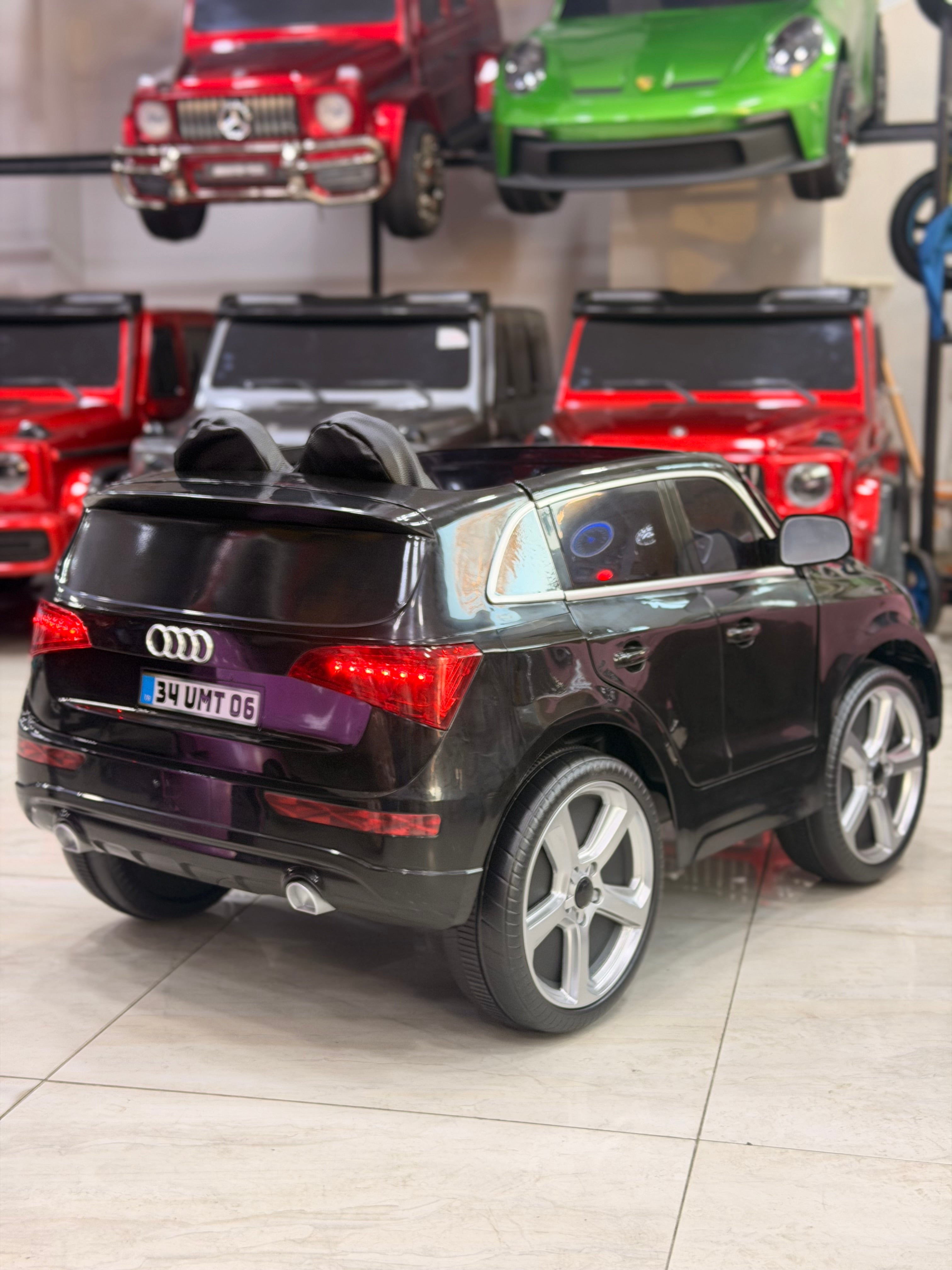 AUDİ AKÜLÜ ARABA 12W 0-6 YAŞ SİYAH