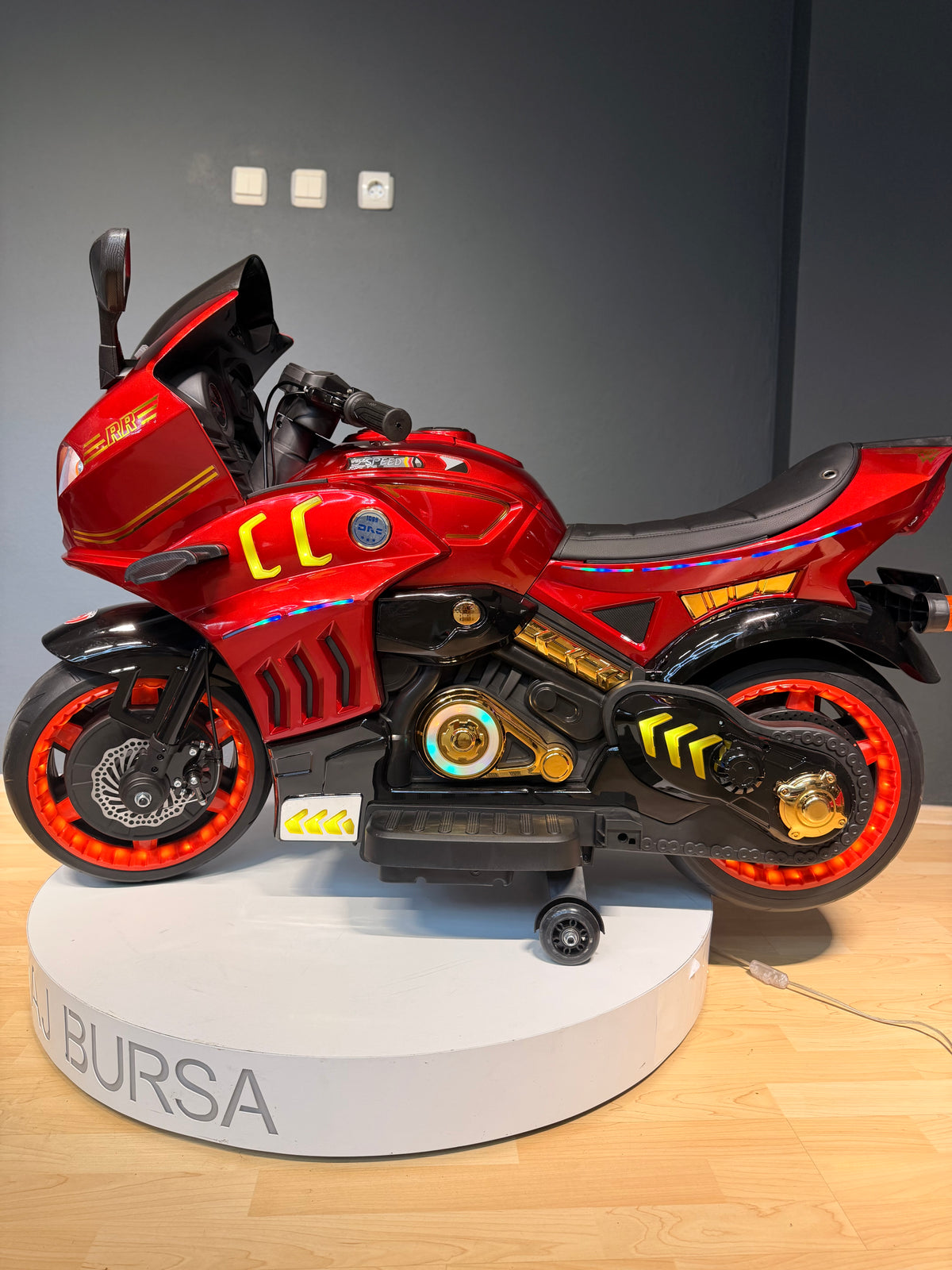 DEV AKÜLÜ MOTOR 12W 3-10 YAŞ BORDO