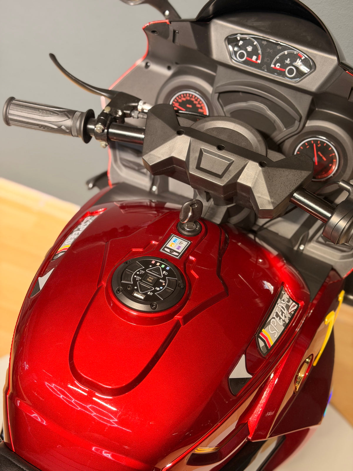DEV AKÜLÜ MOTOR 12W 3-10 YAŞ BORDO