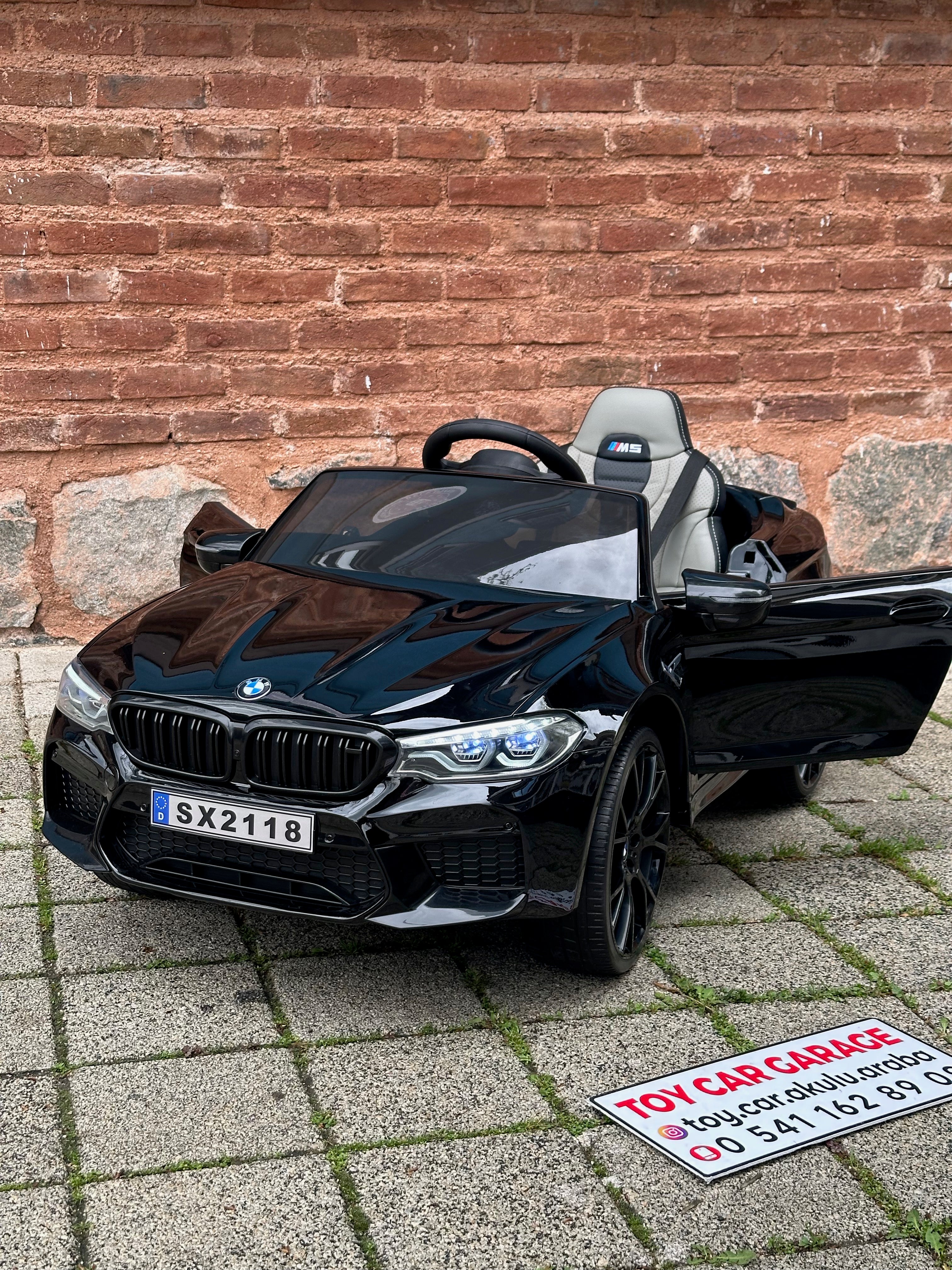 ORJİNAL LİSANSLI BMW M5  AKÜLÜ ARABA 24W 0-6 YAŞ SİYAH