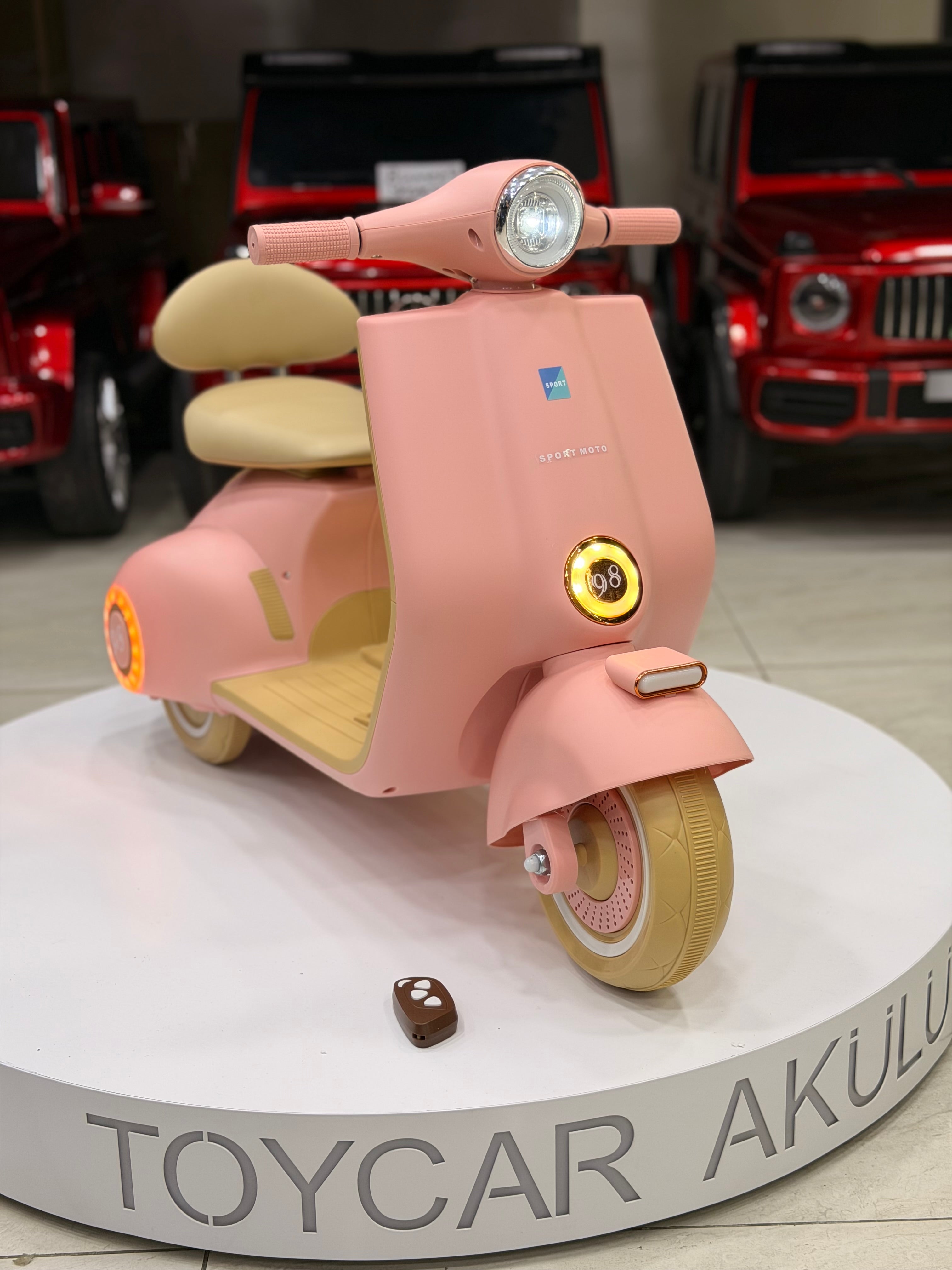 VESPA AKÜLÜ MOTOR 12W  1-5 YAŞ PEMBE