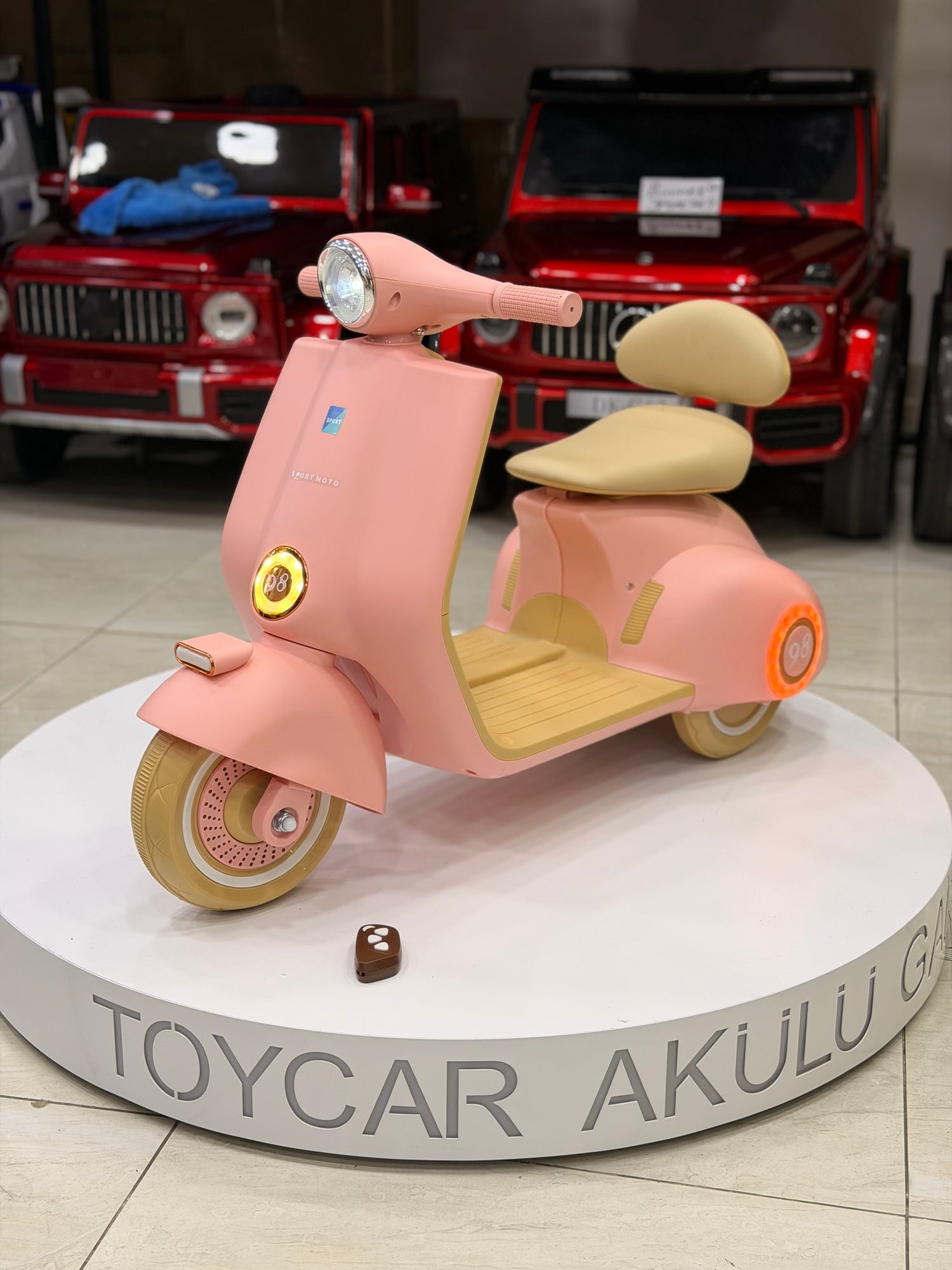 VESPA AKÜLÜ MOTOR 12W  1-5 YAŞ PEMBE