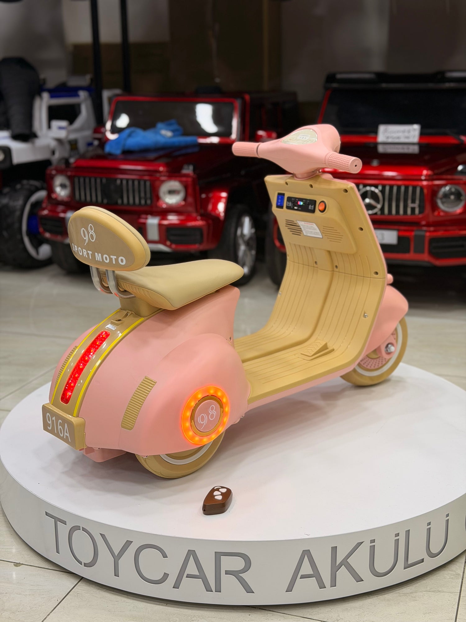 VESPA AKÜLÜ MOTOR 12W  1-5 YAŞ PEMBE