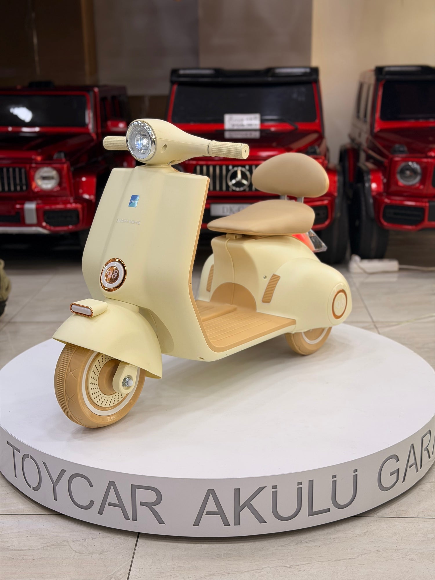 VESPA AKÜLÜ MOTOR 12W 1-5 YAŞ KREM
