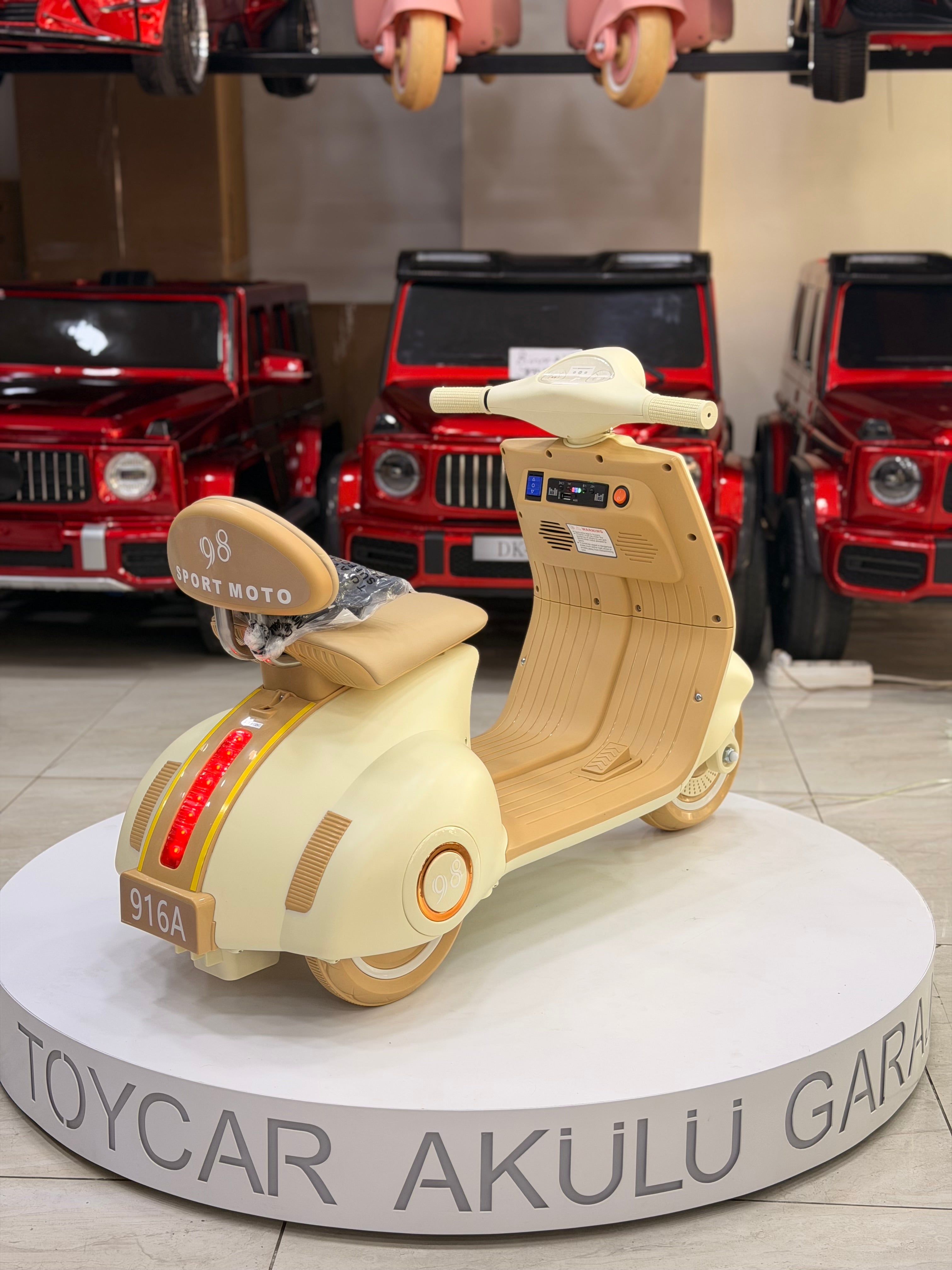 VESPA AKÜLÜ MOTOR 12W 1-5 YAŞ KREM