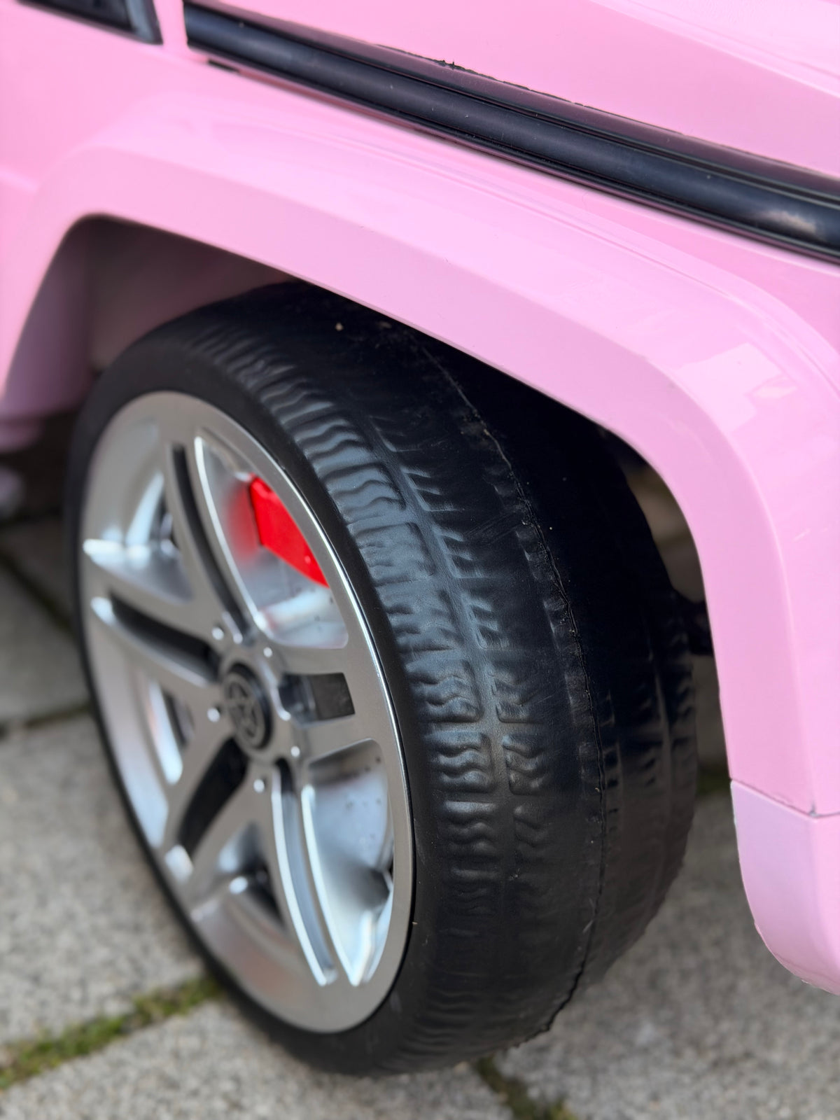 BRABUS AKÜLÜ ARABA EVA LASTİK 12W 0-6 YAŞ PEMBE